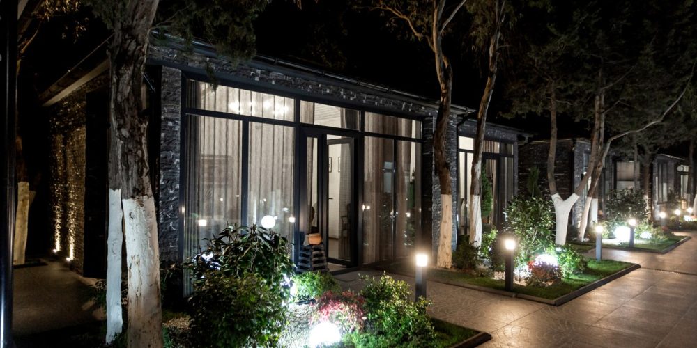 outside-view-restaurant-cottage-night-time_140725-8844